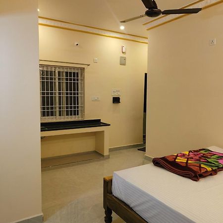 Liya Guest House Tiruvannāmalai 外观 照片
