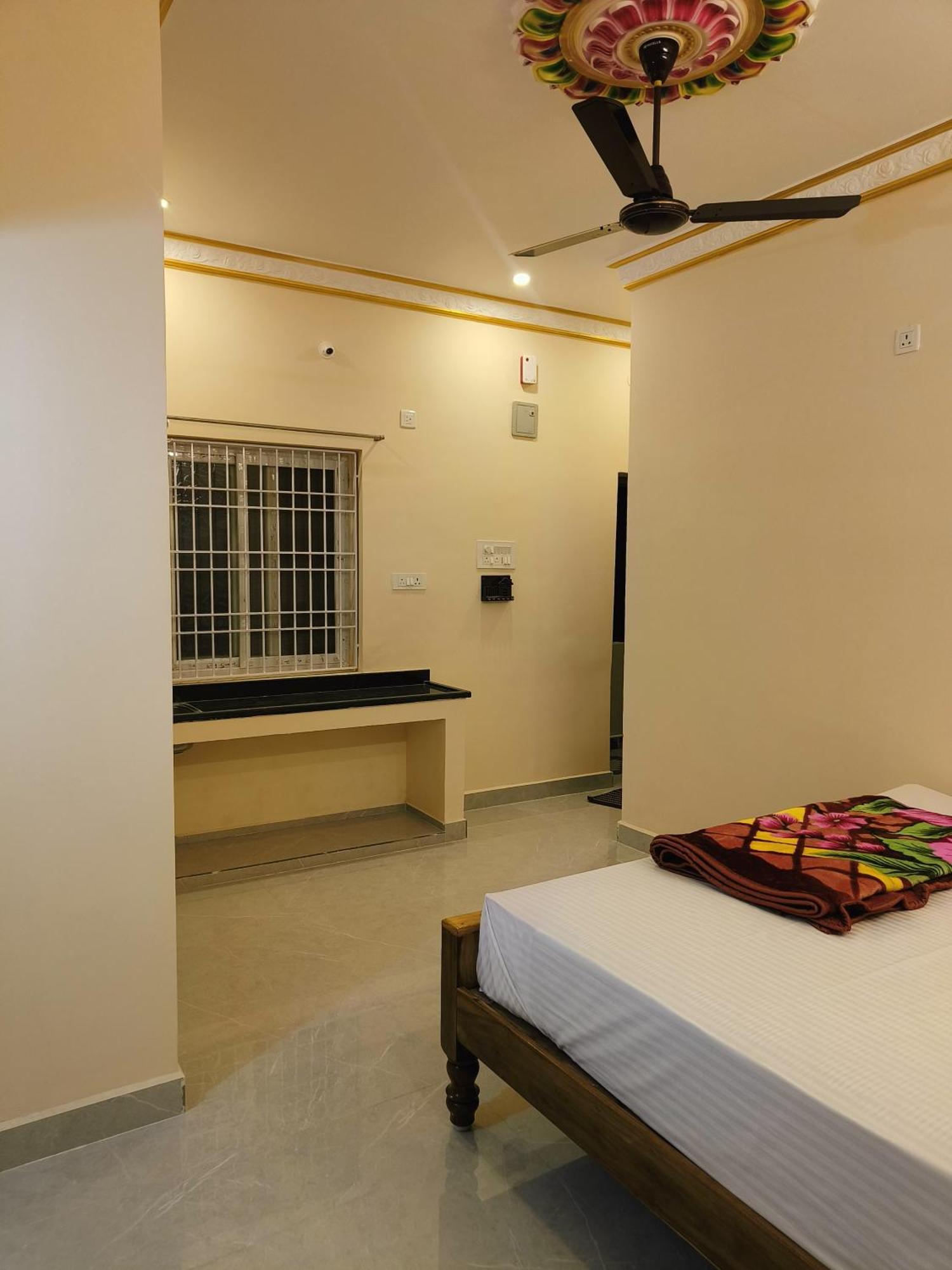 Liya Guest House Tiruvannāmalai 外观 照片